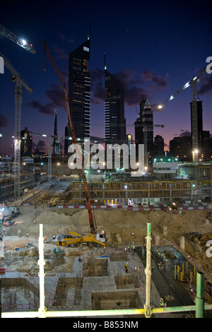 Sito in costruzione shaikh Zayed road dubai crepuscolo Foto Stock
