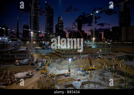 Sito in costruzione shaikh Zayed road dubai crepuscolo Foto Stock