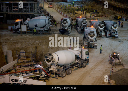 Sito in costruzione shaikh Zayed road dubai crepuscolo Foto Stock