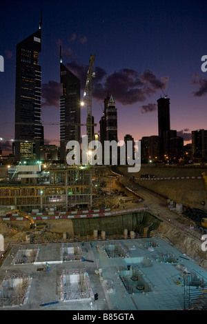 Sito in costruzione shaikh Zayed road dubai crepuscolo Foto Stock