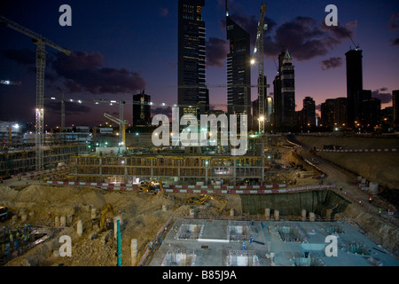 Sito in costruzione shaikh Zayed road dubai crepuscolo Foto Stock