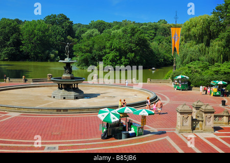 Angelo di acque fontana sul Bethesda terrazza nel parco centrale vicino 72Street, Manhattan, New York, New York, Stati Uniti d'America. Foto Stock