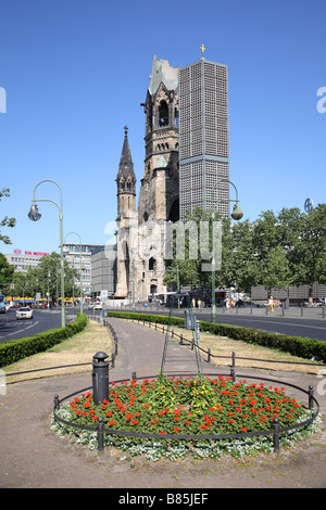 Berlin Kaiser Wilhelm Gedaechtniskirche Imperatore Guglielmo Memorial Church Breitscheidplatz Tauentzienstrasse Foto Stock