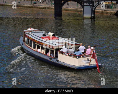 I TURISTI Prendere una crociera sul Fiume Yarra Melbourne Victoria Australia Foto Stock