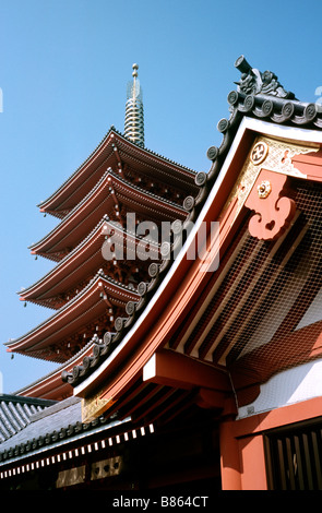 7 Nov, 2004 - Visualizzazione dei cinque piani pagoda (otarako) ad Asakusa nella parte storica della capitale giapponese Tokyo. Foto Stock