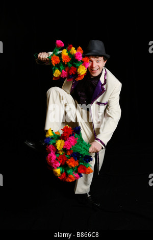 Jezo magic clown con il dono dei fiori Foto Stock
