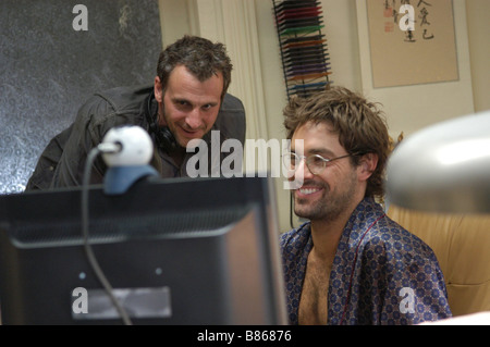 Patrick Huard Patrick Huard Direttore: Patrick Huard avec Guillaume Lemay-Thivierge sur le tournage / sul set du film Les 3 P'tits cochons (2008) Canada Foto Stock