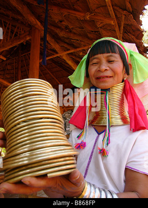 Pwakin-nyaw Kariang giraffa Karen Hill tribe lady in Thailandia e Laos e Birmania/Myanmar Foto Stock