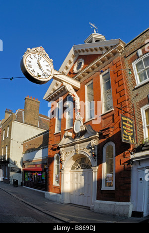 Corn Exchange e città orologio, High Street, Rochester, Kent Foto Stock