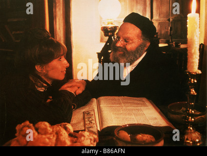 Yentl Yentl Anno : 1983 - Regno Unito | Stati Uniti | Cecoslovacchia Barbra Streisand, Nehemiah Persoff Direttore: Barbra Streisand Foto Stock