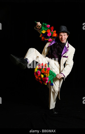 Jezo magic clown con il dono dei fiori Foto Stock