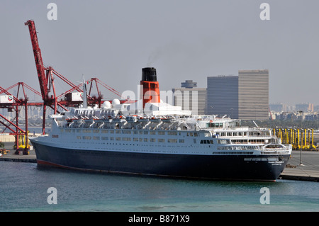 Queen Elizabeth 2 QE2 QEII ex nave da crociera Cunard Liner Port Rashid Dubai in attesa di conversione al museo galleggiante dell'hotel 2009 Emirati Arabi Uniti Foto Stock