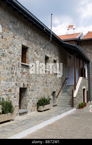 Vista sul cortile interno del Monastero di Kykkos, monti Troodos, Cipro del Sud Foto Stock