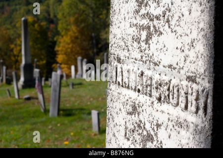 Le lapidi in un cimitero vecchio nelle zone rurali del Vermont USA 8 Ottobre 2008 Foto Stock