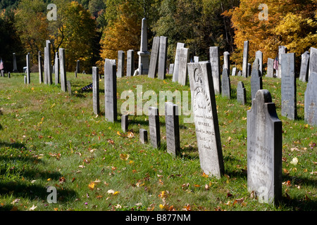 Le lapidi in un cimitero vecchio nelle zone rurali del Vermont USA 8 Ottobre 2008 Foto Stock