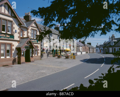 Criffel Inn and New Abbey Village, Dumfries & Galloway, Scozia, Regno Unito. Scansione eseguita da un lucido originale Foto Stock