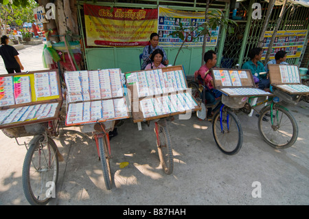 Biglietto della lotteria fornitori a Bangkok in Tailandia Foto Stock