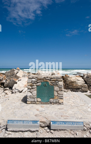 Monumento a Cape Agulhas il punto più meridionale dell'Africa, Sud Africa Foto Stock