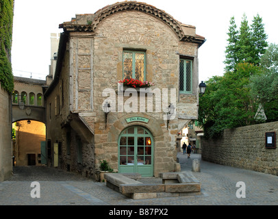 Il ristorante francese in una tranquilla piazza nel Cite Carcassonne Foto Stock