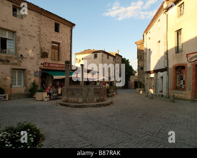 Tranquilla piazza nel Cite Carcassonne Foto Stock