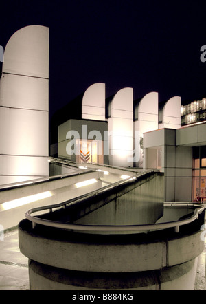 Archivio Bauhaus Design Museum di Berlino tedesco di notte Foto Stock