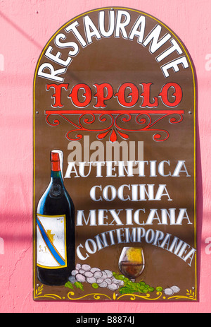 Messico SINOLA MEMBRO MAZATLAN segno colorato di Restaurante Topolo Old Mazatlan Foto Stock