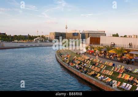 Spiaggia a Berlin Spreebogen Berlin Germania Foto Stock