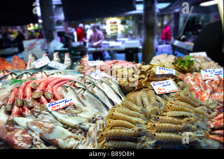Pressione di stallo di pesce - Venezia Rialto Mercato del Pesce Foto Stock