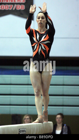 Elizabeth tweddle top ginnasta britannica esegue sul fascio in 2008 british campionati di ginnastica Foto Stock