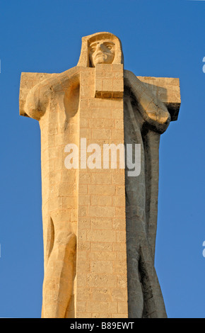 Un monumento di Cristoforo Colombo Huelva Spagna. Punta de sebo, che si affaccia sulla confluenza del Odiel e Tinto fiumi. Foto Stock
