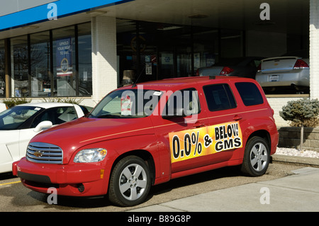 Chevrolet HHR in vendita con un finanziamento dello zero percento in corrispondenza di una concessionaria auto in Grand Blanc Michigan STATI UNITI Foto Stock