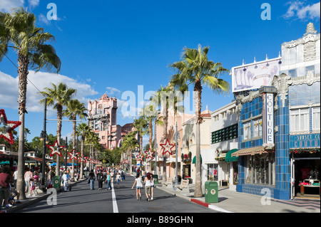 Sunset Boulevard guardando verso Twilight Zone Tower di terrore, Disney Studios di Hollywood, il Walt Disney World, a Orlando, Florida Foto Stock