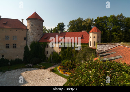 Pieskowa Skala castello di Ojcow NP di Polonia Pieskowa Rock (nidi delle aquile) Polonia Foto Stock