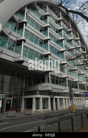 Il Ludwid Erhard Haus a Berlino Germania Foto Stock