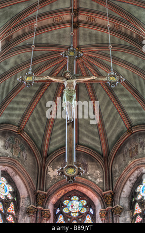 HDR: Cristo sulla croce. Gorton Monastero, Gorton, Greater Manchester, Regno Unito. Foto Stock