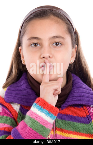 Adorabile ragazza ordinazione di silenzio su un su sfondo bianco Foto Stock