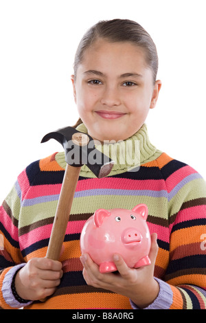 Adorabile ragazza con salvadanaio e martello isolato su bianco Foto Stock