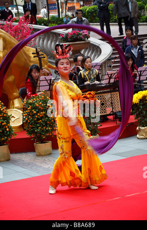 Parte delle attività culturali per celebrare il nuovo anno lunare nel centro di Hong Kong. Foto Stock