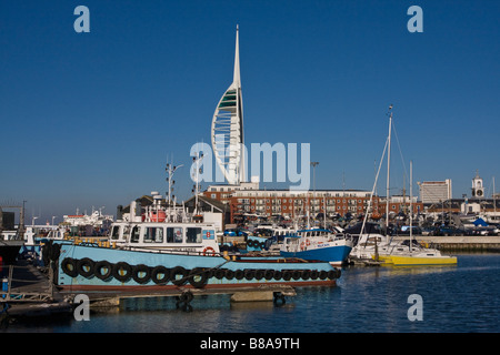 La campanatura Docks e Spinnaker Tower di Portsmouth Hampshire Foto Stock