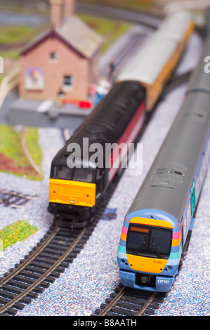 Modello giocattolo treno elettrico impostato in oo manometro con motori da Hornby e Bachmann ferrovie modello Foto Stock