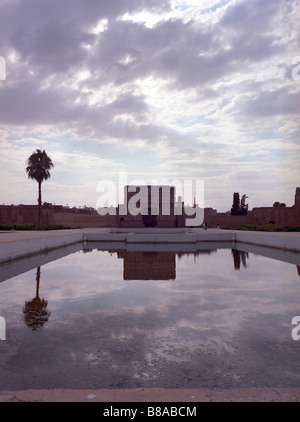 Una vista interna del Badii Palace di Marrakech, Marocco Foto Stock