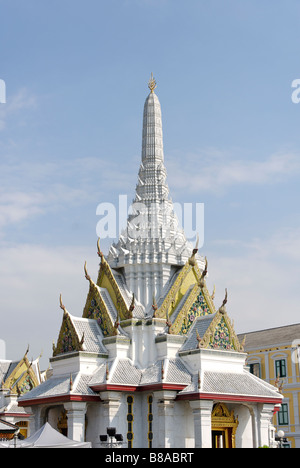 Lak Muang stupa noto come il pilastro della città santuario Phra Nakorn quartiere centrale di Bangkok in Thailandia Foto Stock