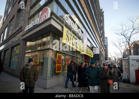 Un circuito cittadino negozio di elettronica in New York Foto Stock