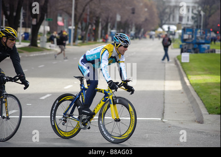 SACRAMENTO CA Febbraio 14 2009 Lance Armstrong e Levi Leipheimer preparando per AMGEN Tour Foto Stock