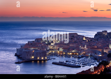 Il vecchio porto cittadino crepuscolo Dubrovnik Dalmazia Croazia Foto Stock