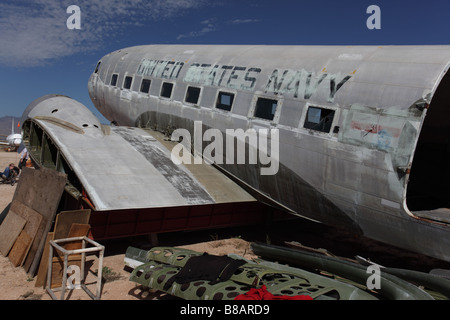 Vecchi aeromobili al restauro di aeromobili facility vicino al cimitero di aeroplano -Tucson in Arizona - USA Foto Stock