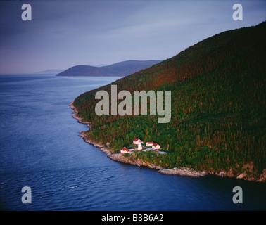 Antenna cap au Saumon Lighthouse Sunrise, Saguenay-St Lawrence Marine Park, Charlevoix, Québec Foto Stock