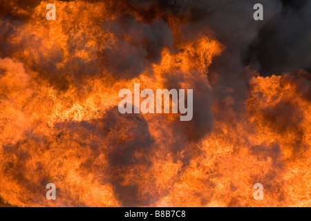 Il combustibile per jet fire in un aeroporto firefigher training facility a Boise Idaho USA Foto Stock