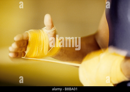 Dettaglio di incarto boxer le mani Foto Stock