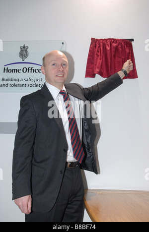 La manodopera MP Liam Byrne apre edificio costruito per il nuovo modello di asilo Foto Stock